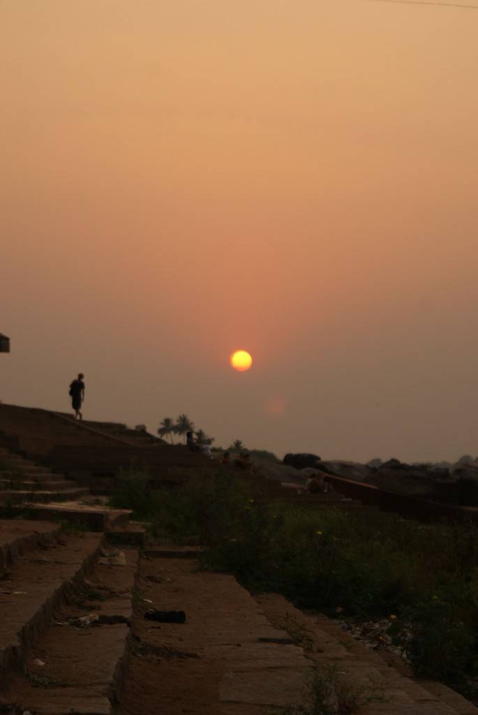 Coucher de soleil Coucher de soleil sur Hampi, la température va pouvoir redescendre