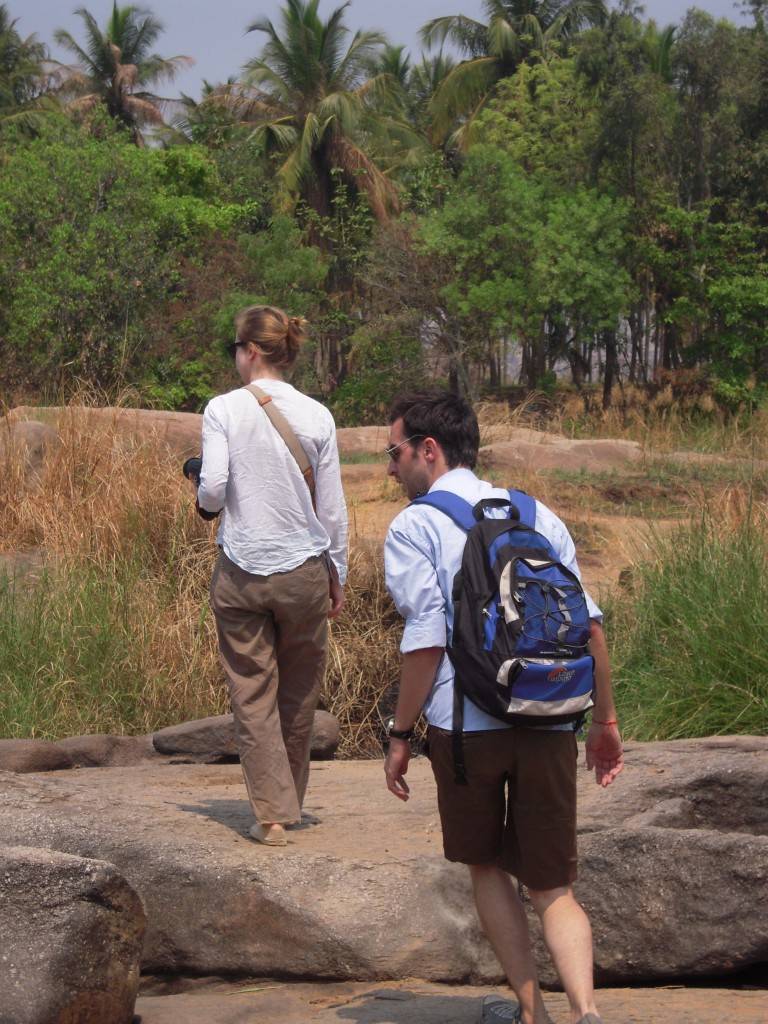 Promenade à Hampi A la recherche d'un bassin entre les pierres pour se baigner